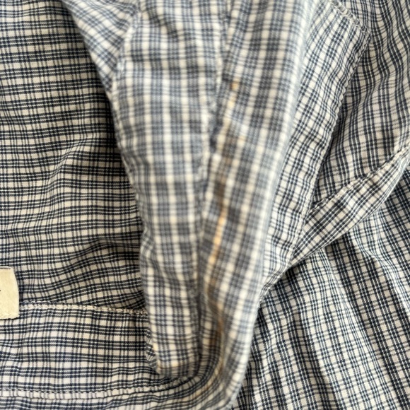 Woman’s Abercrombie and Fitch long sleeve button up size XS - Picture 4 of 4